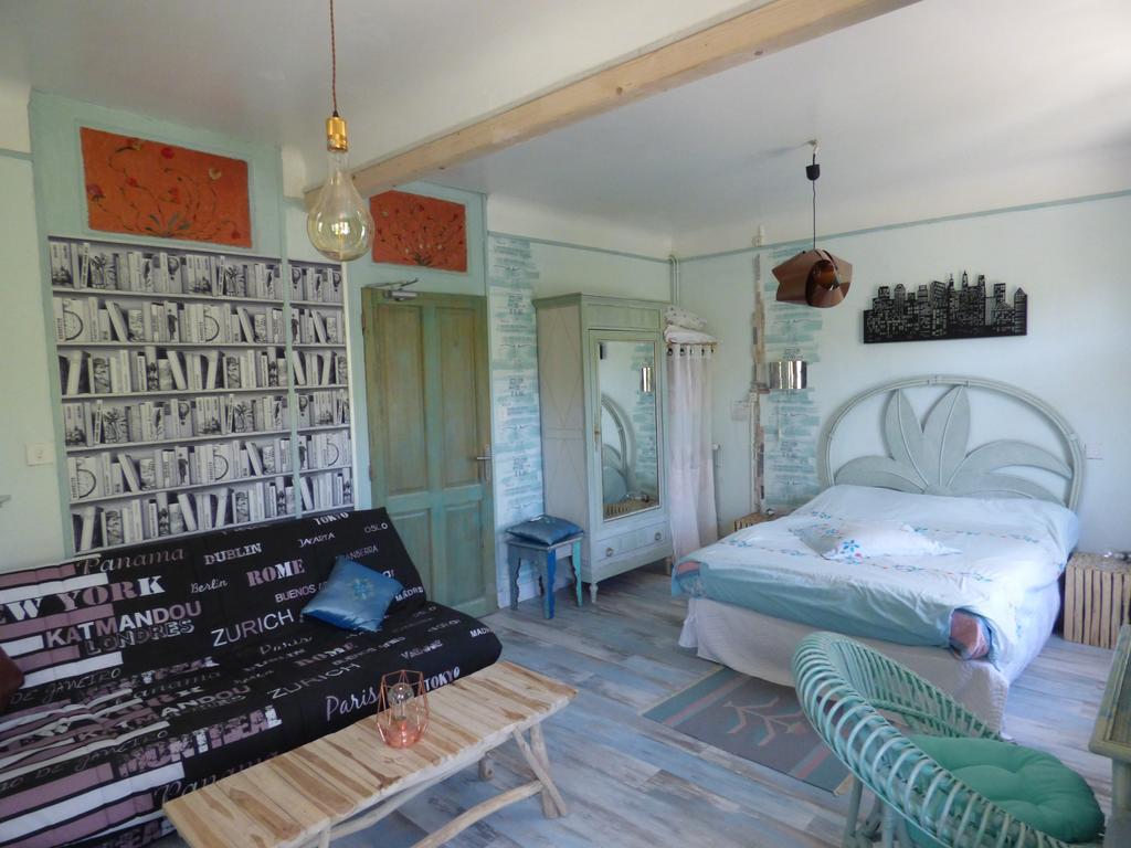 Beau Site Guimauve Et Vieilles Dentelles Bed & Breakfast Royeres Exterior photo